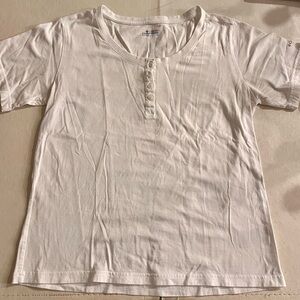 Columbia Women’s Large White short-sleeve four-button Henley